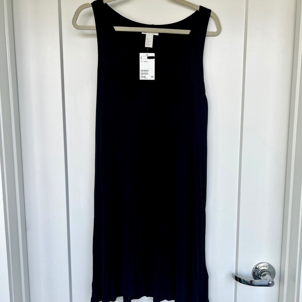 NWT H&M V-neck Black Dress